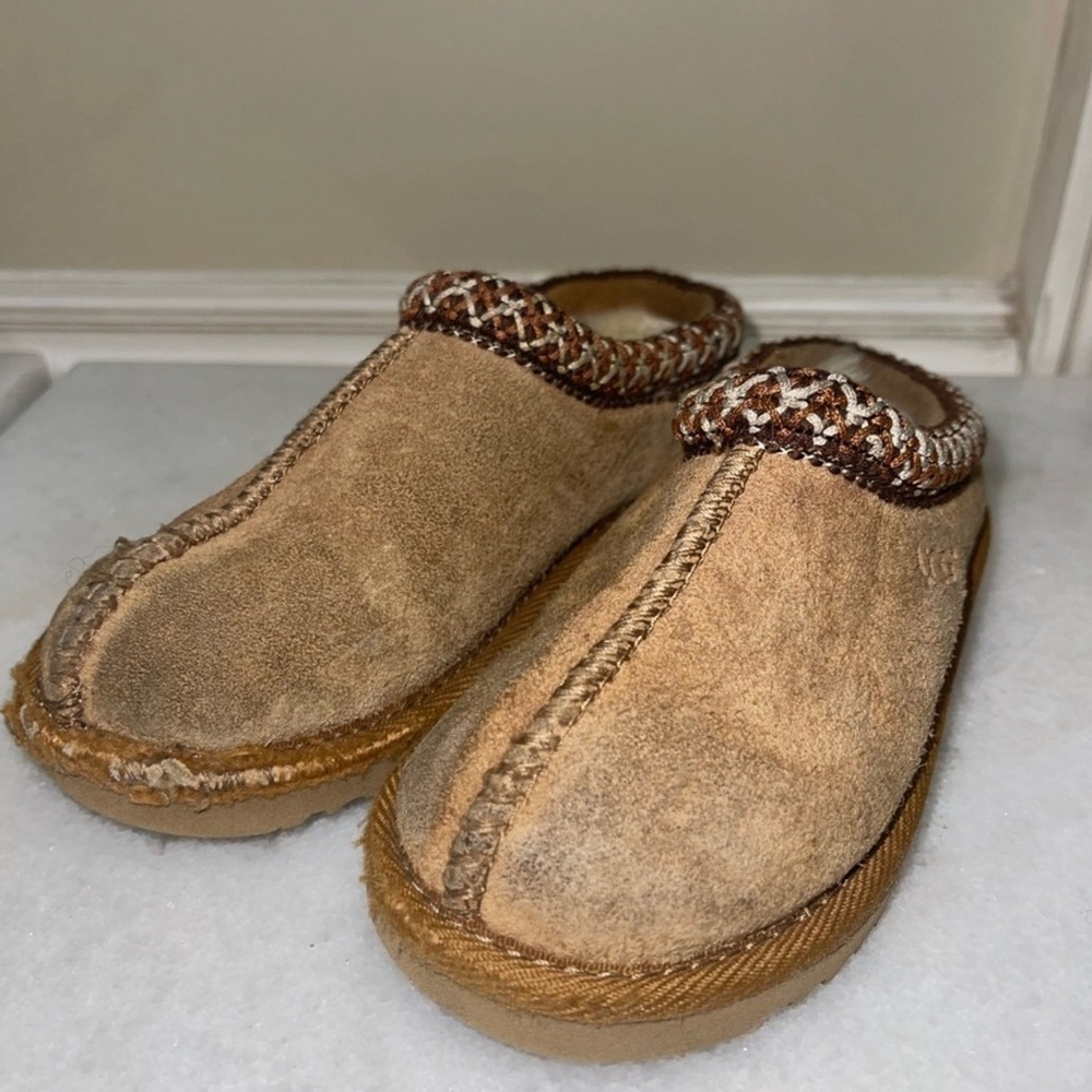 Kid’s Suede Uggs Tasman Chestnut Fuzzy Slippers Loafers Slip Ons
